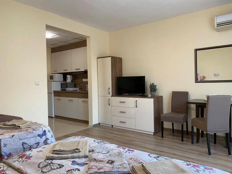 Студио-"Ziko" Pomorie Luaran gambar